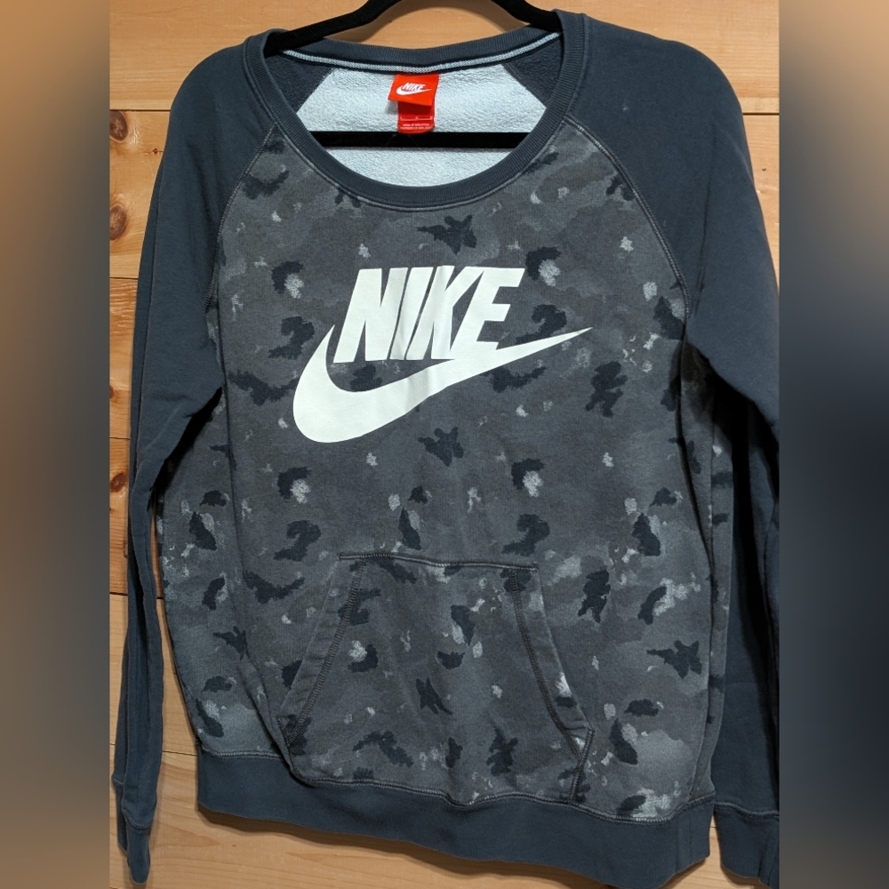 Nike Womens Dark Gray Camo Sweatshirt ... Excellent Condition, Used 1x - Picture 1 of 3